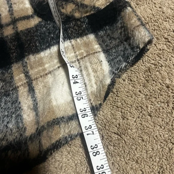 RD Style Black and Cream Plaid Teddy Jacket size large - Picture 6 of 8